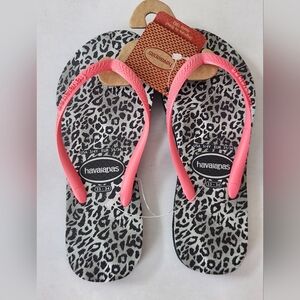 NEW! || HAVAIANAS || Youth 3/4 flip flops, leopard print and pink
